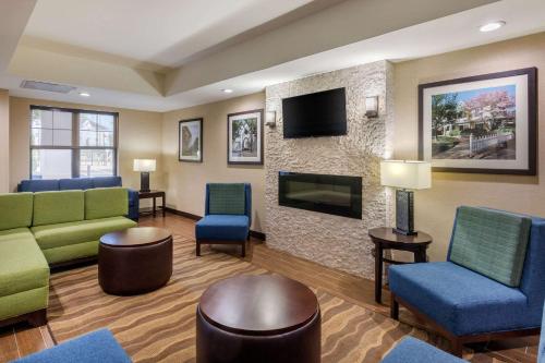 Comfort Suites Hanes Mall