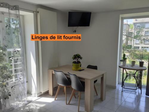 Studio en plein centre ville - 2 à 4 personnes - Apartment - Tence