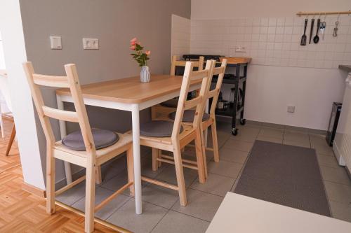 FullHouse - Halle - AB7 rooftop - BBQ Grill - Elevator - Balcony 628m von Halle (Saale) entfernt
