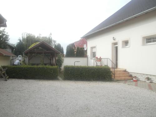 Gulyás Vendégház - image 14
