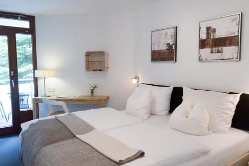 1 queen bed