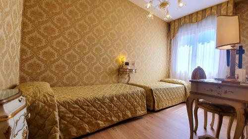 Hotel Carlton On The Grand Canal - image 2