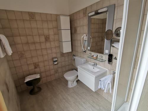 Hotel Kitzinger Hof an der B8 Hotel Kitzinger Hof an der B8