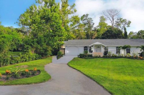 Cheerfull 4/bed/ 3 Bath / pool / best Location