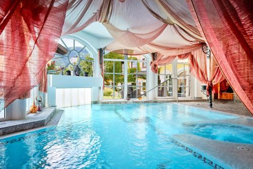 Swimming pool, Romantikhotel Zell am See in Zell Am See
