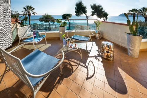 Luxury Beachfront Apartment Taormina Pool and Parking - Taormina
