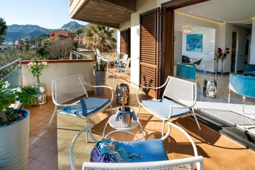  Luxury Beachfront Apartment Taormina Pool and Parking in Taormina
