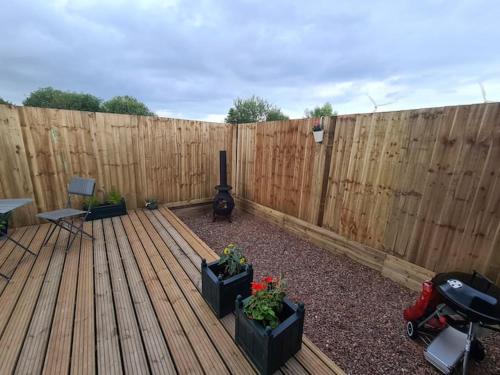 LakeSide Swallow Lodge - Private Hot tub gîte à louer Ingestre