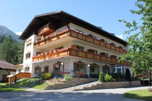 Hotel Garni Waldhof - Wohlfühlen am Lech in Stanzach, Österreich