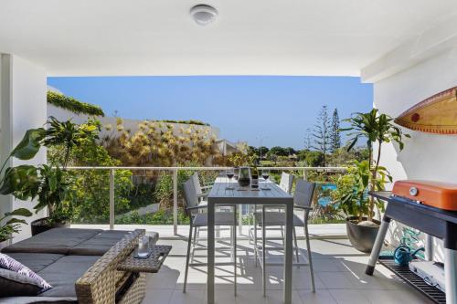 MadeComfy Stylish Apartment with Beachside Views