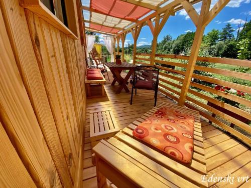2 bedrooms, 4 beds