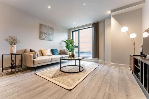 New & Luxurious 2 Bedroom Apartment - St Martin's Place - Birmingham City Centre