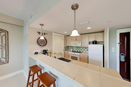 Exceptional Vacation Home in Miramar Beach condo - image 6