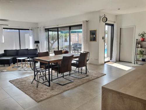 Létesítmények, Villa Exceptionnelle Piscine et Jardin privé Séjour Haut de gamme proche La Rochelle (Villa Exceptionnelle Piscine et Jardin prive Sejour Haut de gamme proche La Rochelle) in Sainte Soulle