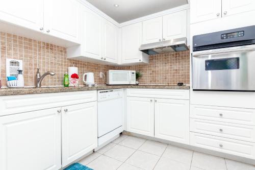 1BR / 1BA Apartment with Ocean View + Beach Access and Pool
