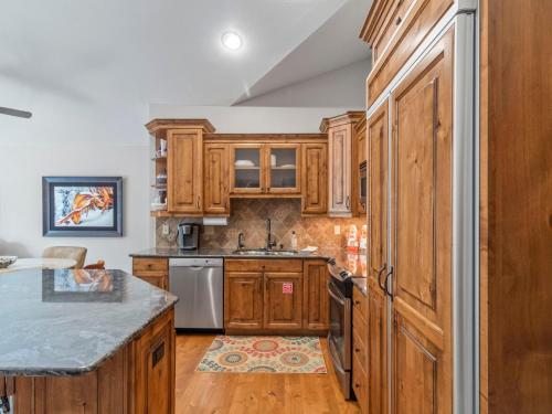 3 BDR Condo Close to Bus Stop Near Main St - image 3