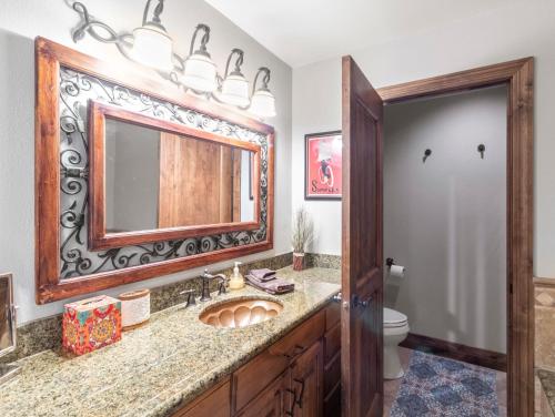 3 BDR Condo Close to Bus Stop Near Main St - image 5
