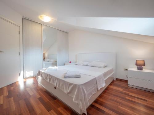 Family three bedroom Apartment Jolly