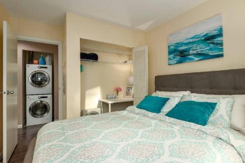 Looking for get away 2 bed 2.5 bath Townhouse+FREEPKG