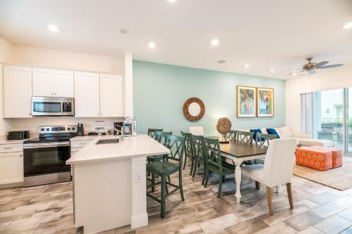 Charming Cottage with Pool & Hotel Amenities near Disney at Margaritaville - 8037KD - image 3