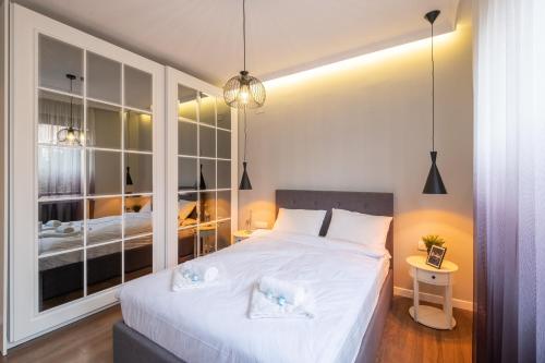 Designer & Cozy 2BD Flat with a parking in the city center by Flat Mаnager, Sofia (Foto 2)