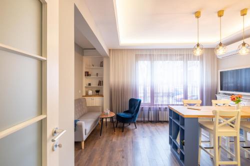 Designer & Cozy 2BD Flat with a parking in the city center by Flat Mаnager, Sofia (Foto 7)