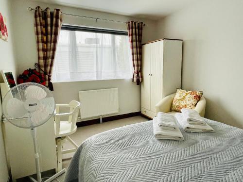 Somers House - pet friendly & parking photo 3
