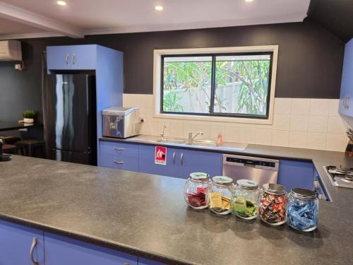 Kitchen, Blue Wren Lodge Waratah in Port Stephens