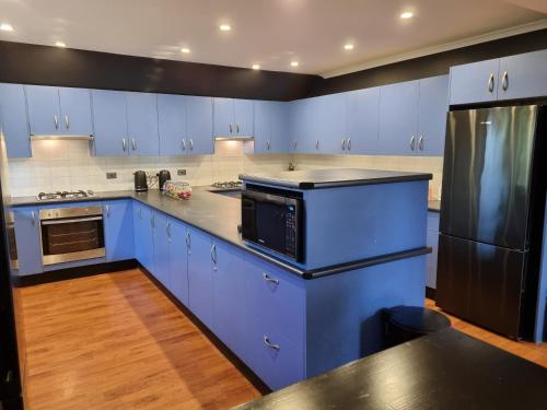 Kitchen, Blue Wren Lodge Waratah in Port Stephens
