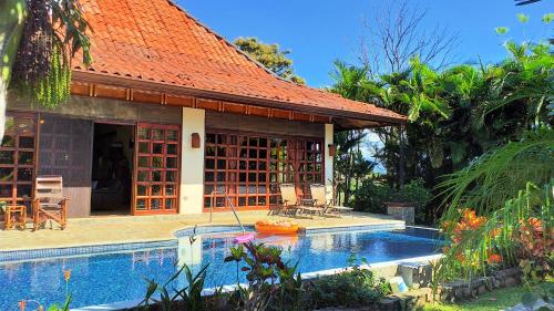 Tropical Balinese Villa Atenas