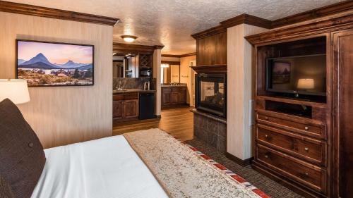 King Suite with Jetted Tub and Fireplace - Non-Smoking