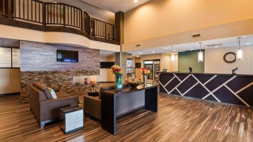 Best Western Plus Harrisburg East Inn & Suites