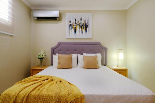 Standard Double Room image 9