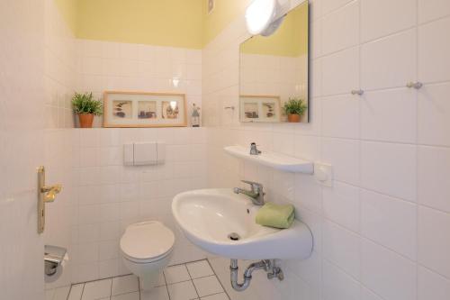 Apartment with Balcony image 10