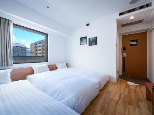 Standard Triple Room image 6