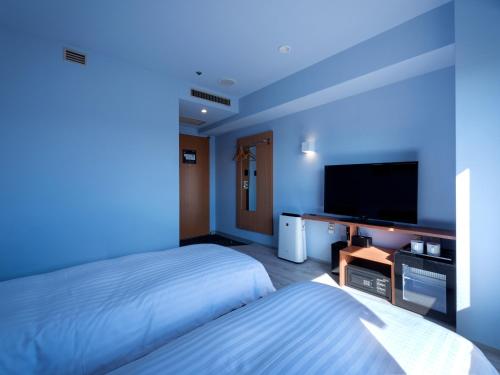 Standard Twin Room image 10
