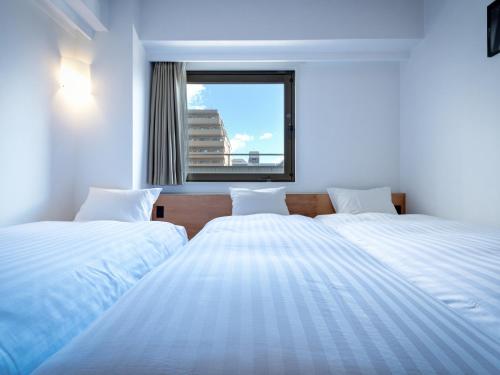 Standard Triple Room image 5