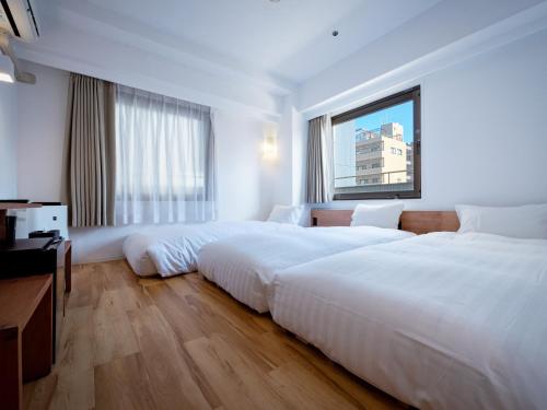 Standard Triple Room image 8