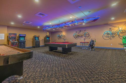 Oceanfront Diamond Beach Condo with views tons of amenities and indoor pool - image 8