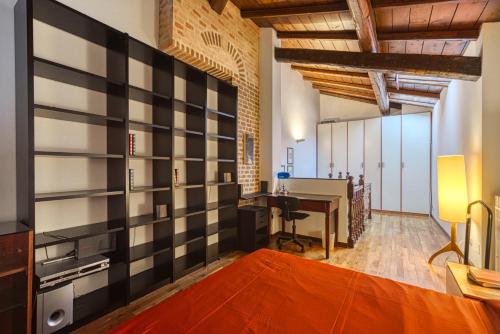 Piazza Maggiore Duplex Apartment by Wonderful Italy