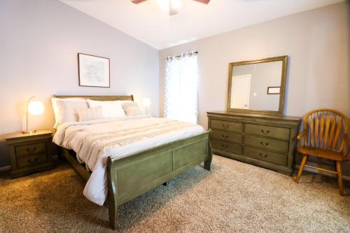 No Worries Beautiful 2 bed 2 bath at The Palms Great Location and Amenities Galore - image 8
