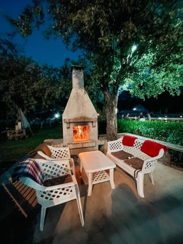 Riverside Guesthouse & Sauna in Virpazar