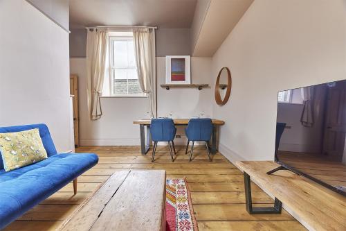 Host & Stay - The Old Courtroom Flat - Apartment - Amble