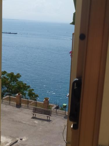  La finestra sul mare, Ferienwohnung in Vietri