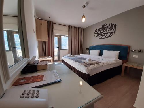 1 queen bed
