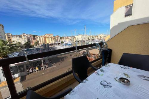 Appartement terrasse sur le port, piscine, tennis