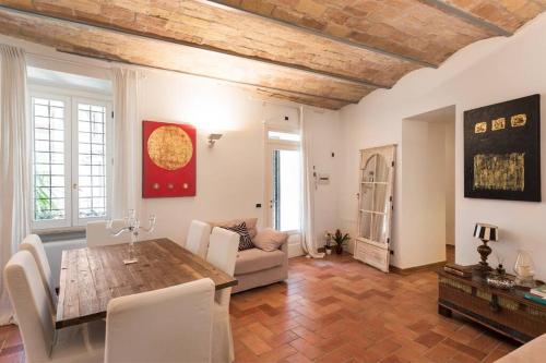 Lovely Colosseum loft apartment 1