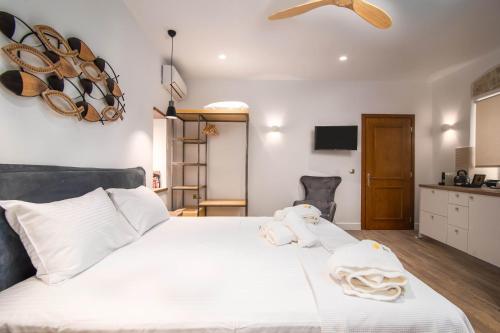 Curcumelli Luxury Suites - Portoni 2 4