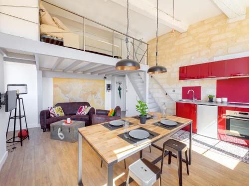 B&B Montpellier - Rare Loft vue sur les toits - Suites Gaya Centre Historique - Bed and Breakfast Montpellier