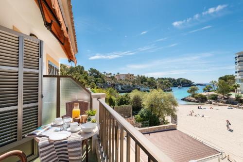 Ideal Marina II beachfront apartment!